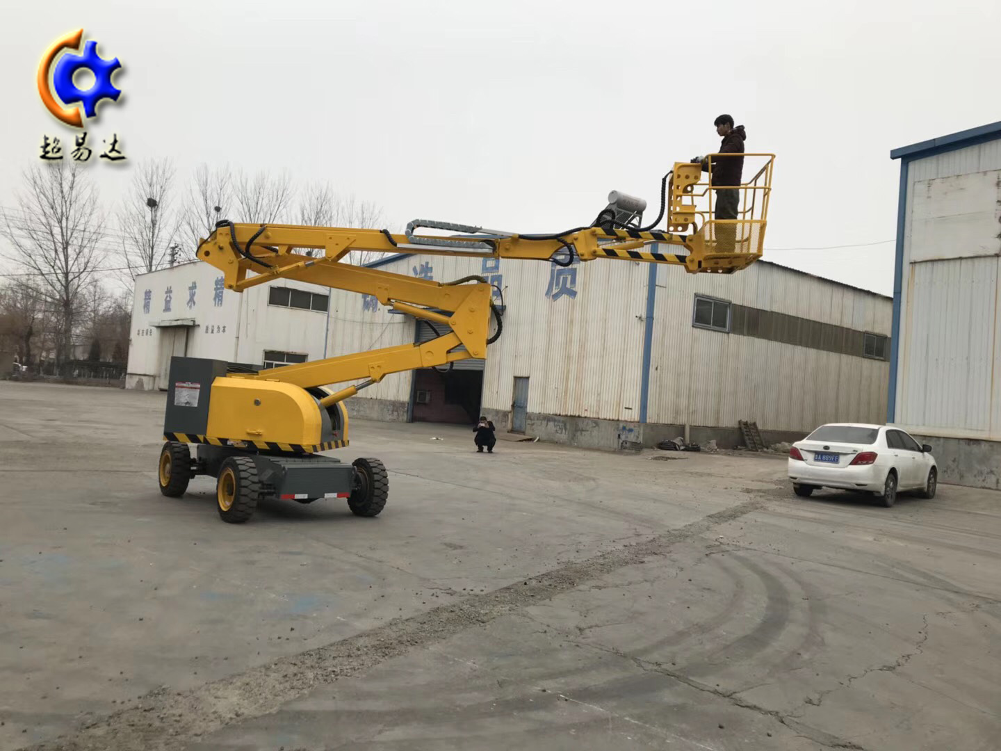 自行折臂升降機(jī)