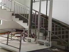 <b>單跨導軌式貨梯</b>