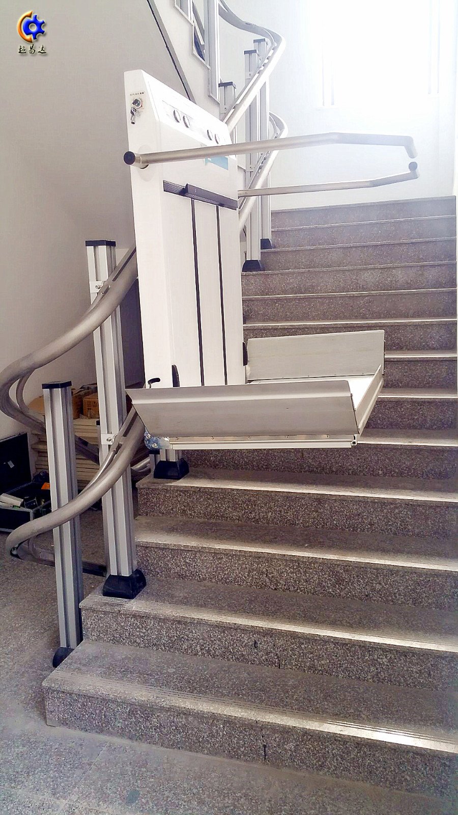 彎軌斜掛式輪椅升降平臺