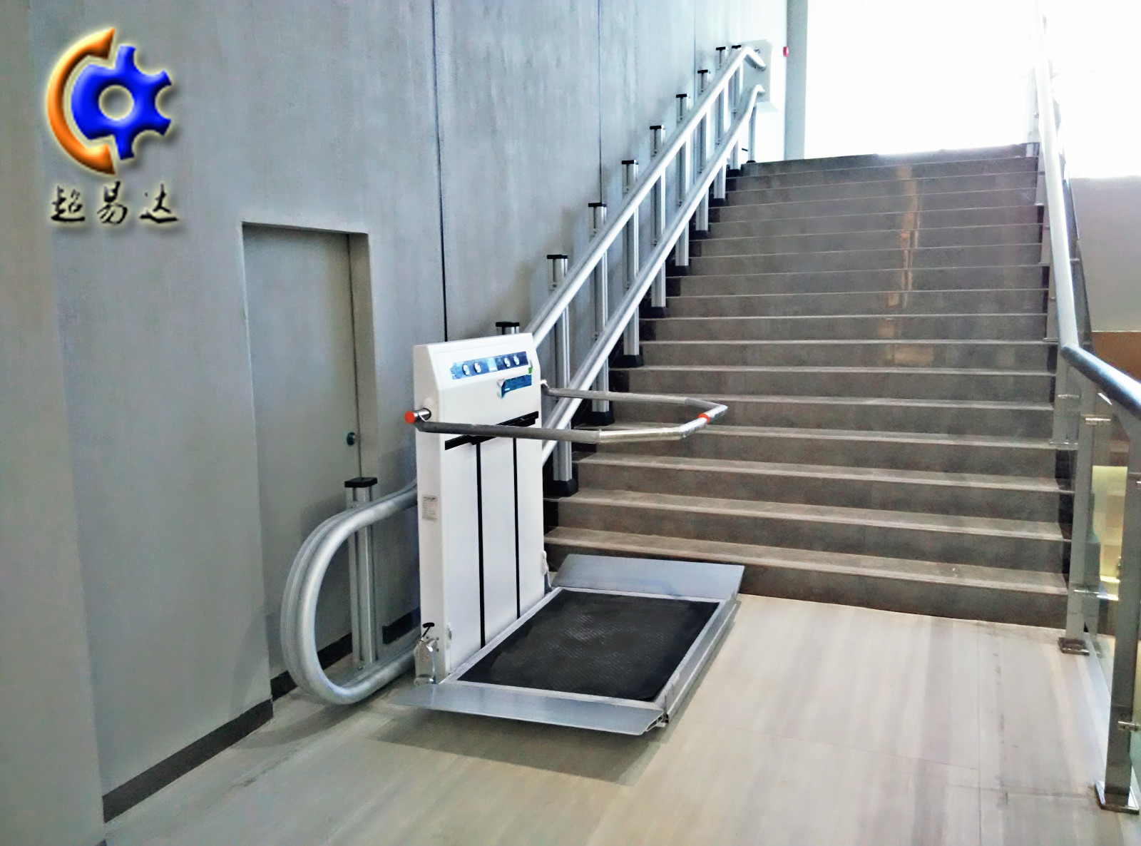 斜掛式輪椅升降平臺(tái)