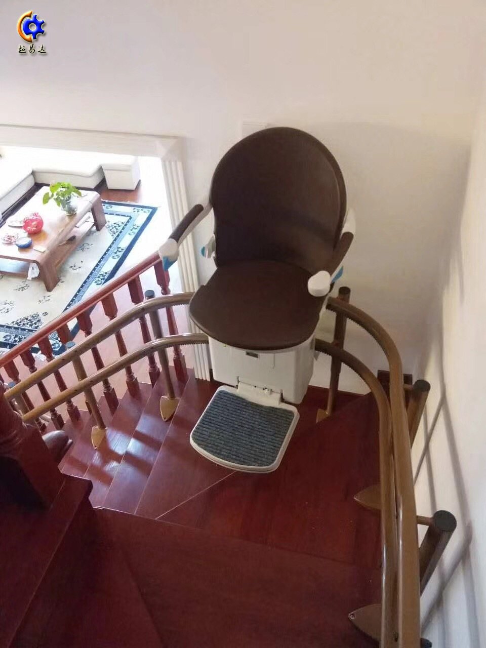 彎軌式斜掛座椅電梯