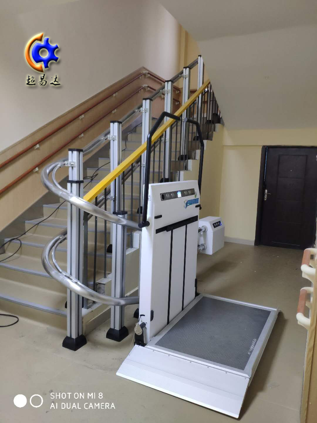 斜掛式升降平臺