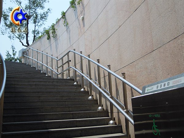 二維彎無障礙斜掛升降平臺(tái) 二維彎無障礙斜掛升降平臺(tái)